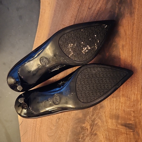 MICHAEL MICHAEL KORS | Black Patent pumps size 6 - Picture 4 of 4
